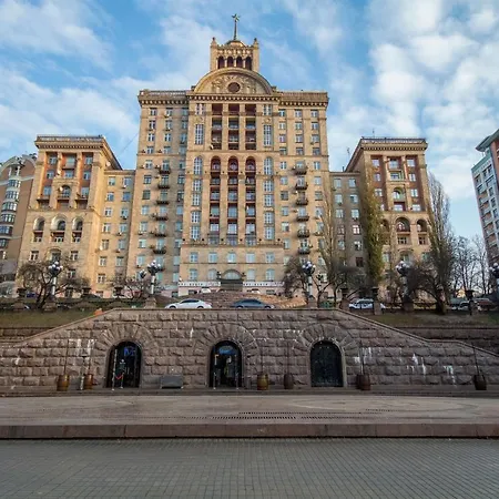 On Khreschatyk Apartment *